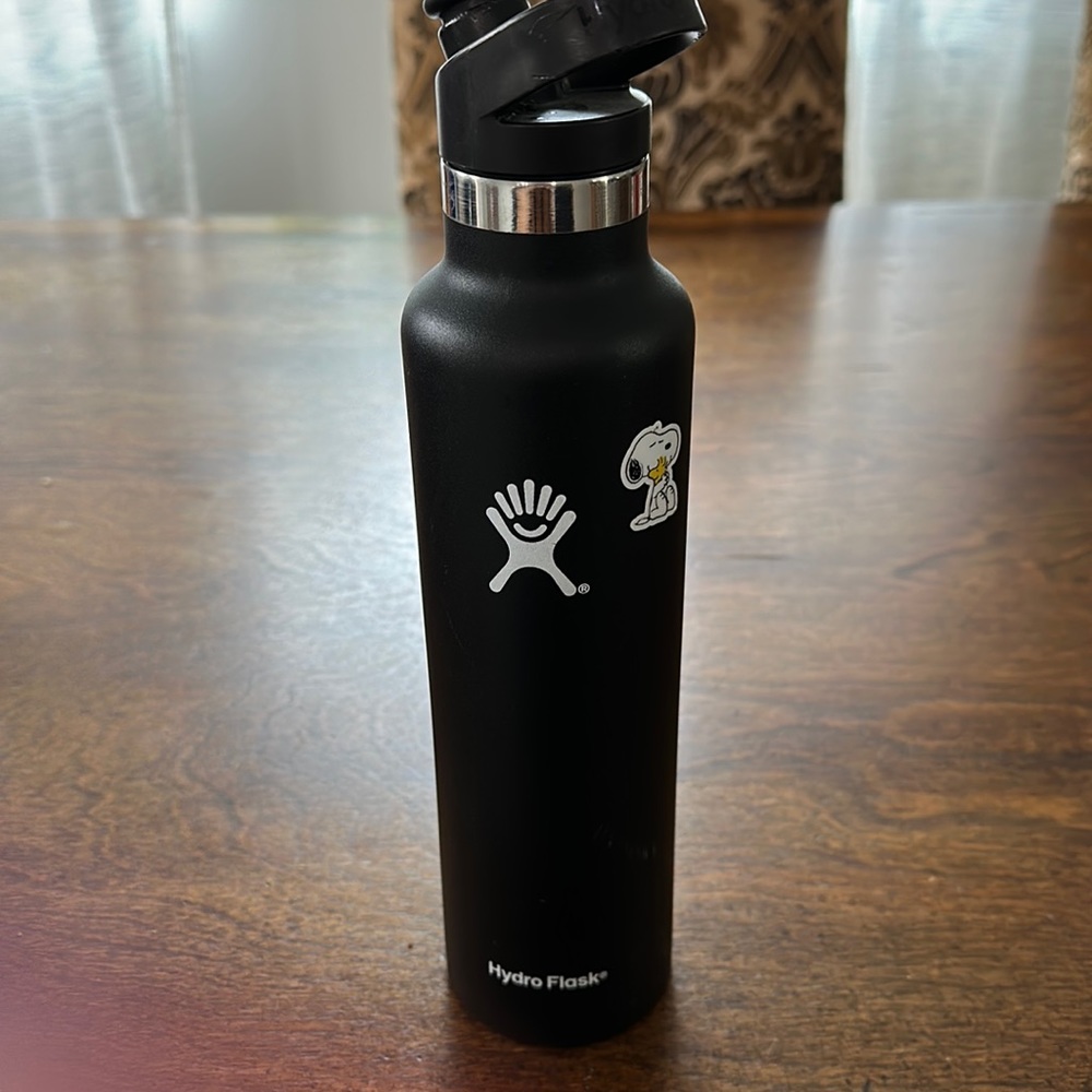Hydro flask black 24 oz nice condition